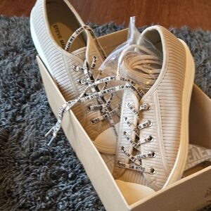 Steve Madden Cream Ribbed Lace-Up Sneakers with Branded Laces